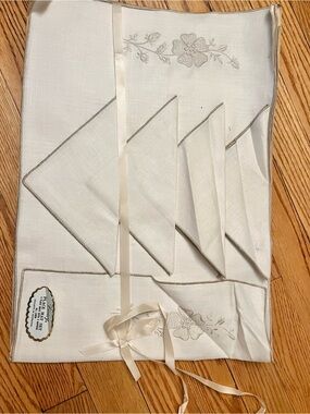 Vintage Embroidered Linen Napkin Set in Ivory